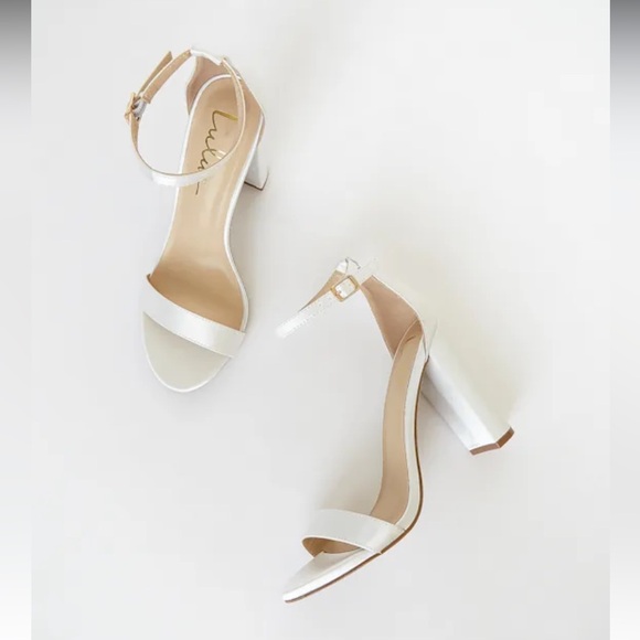 Lulus Taylor shoe.  Size 8.5 in ivory satin - Picture 1 of 4